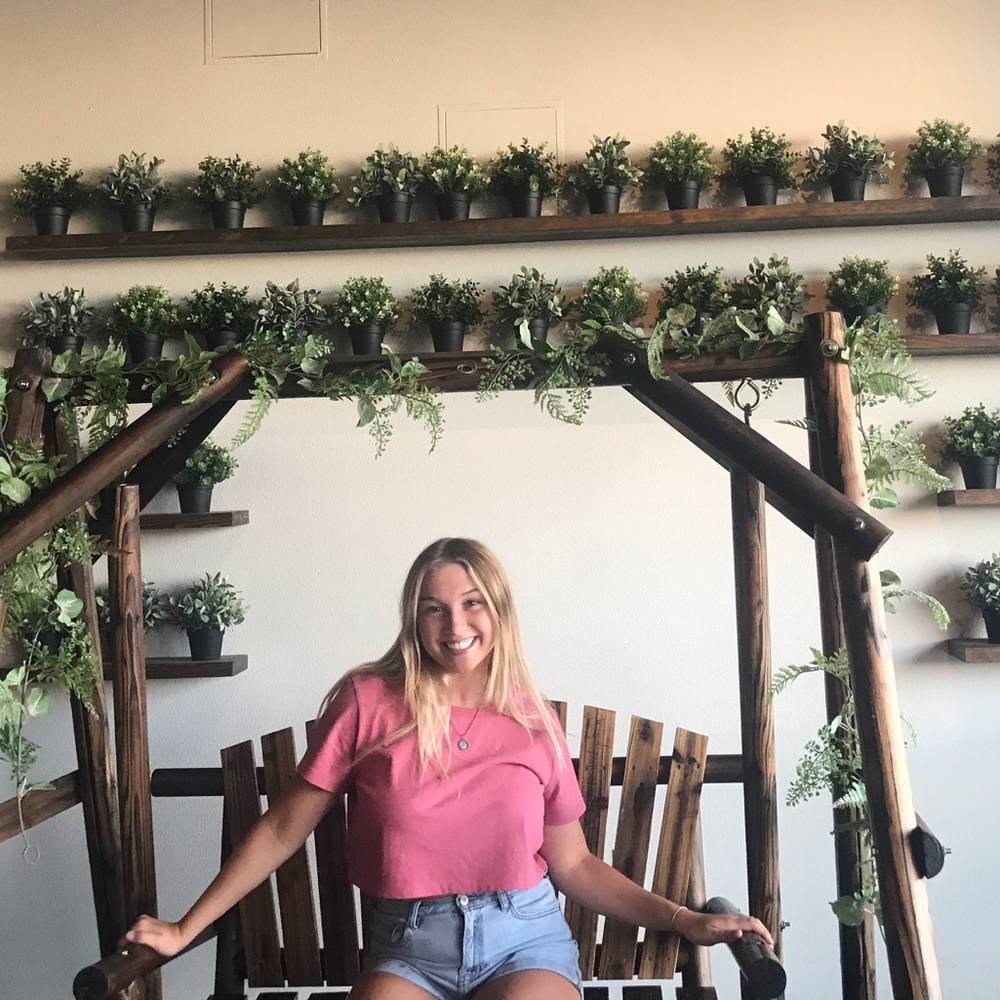 Meet your Posher, Ally